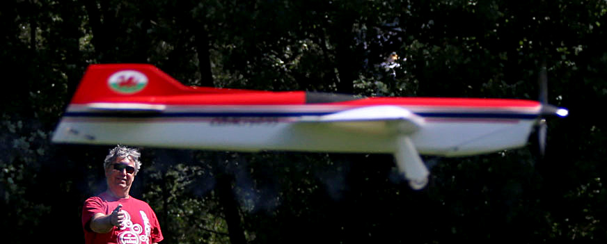 Mervyn Jones flying his Thundergazet F2B model